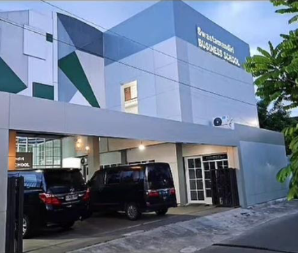 Swastamandiri Business School campus building